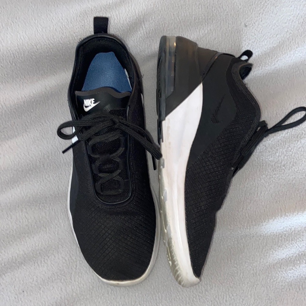 Nike Air Women’s Black and White Running shoes Sz 10